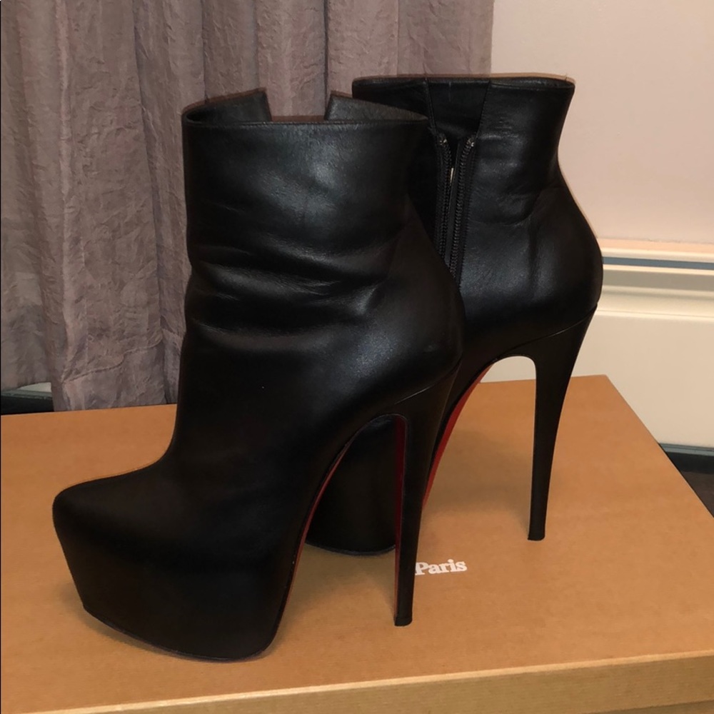 Louboutin Daf booty